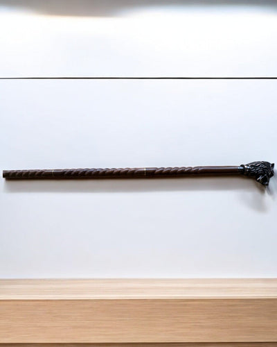 Vargväktare Handgjord Promenadkäpp i trä, möjlighet till personlig gravyr