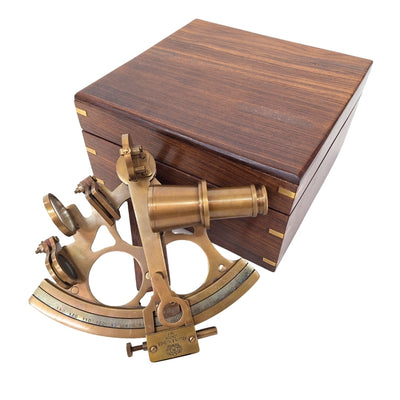 Stor mässingssextant i elegant trälåda med möjlighet till personlig gravyr