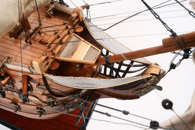 Exklusiv modell av segelfartyget HMS Victory VIC80R