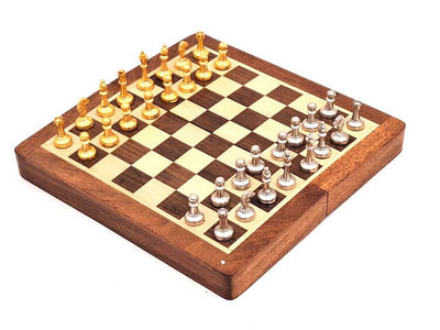 Magnetiska mässingsschack i trälåda – 157