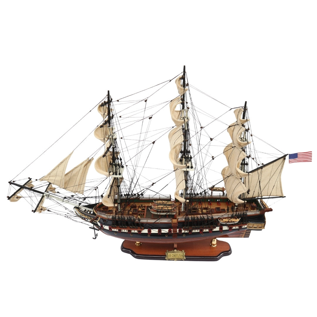 Exklusiv stor modell av segelfartyget USS Constitution 100 cm med möjlighet till personlig gravyr