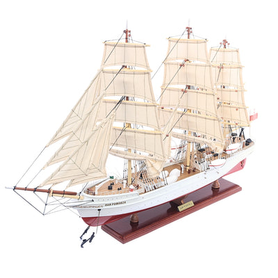 Exklusiv modell av segelfartyget Dar Pomorza 82 cm med möjlighet till personlig gravyr