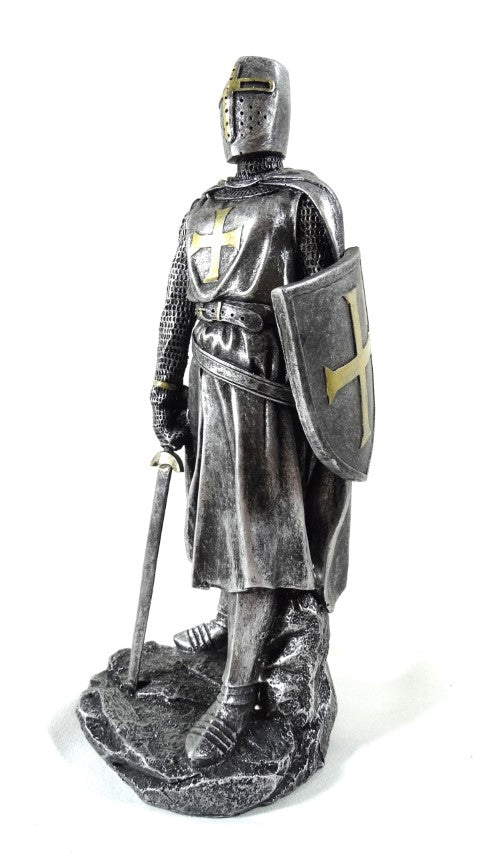 Figur av en korsriddare, 30 cm, med gravyr