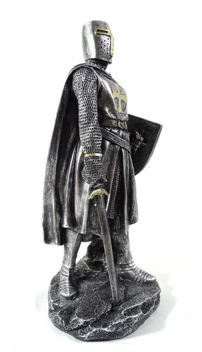 Figur av en korsriddare, 30 cm, med gravyr