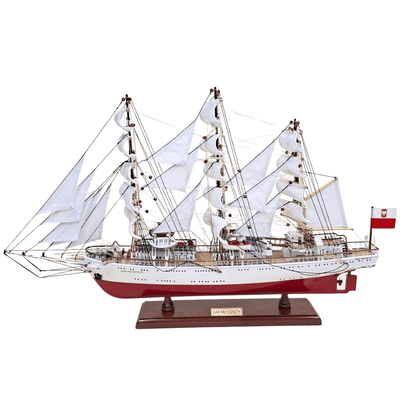 Exklusiv modell av segelfartyget Dar Młodzieży XXL 71 cm, med möjlighet till personlig gravyr