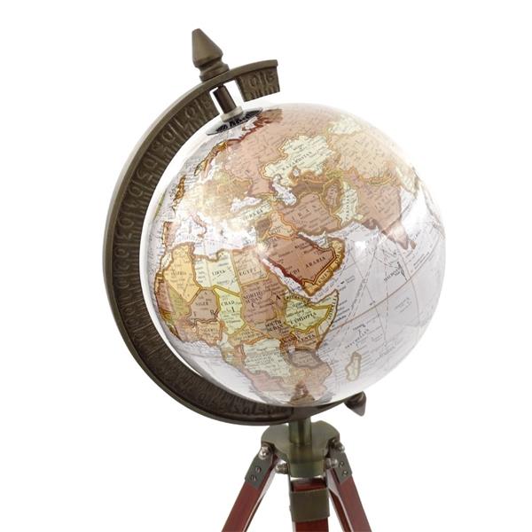 Elegant kolonialglob på trästativ NC2140 med justerbar höjd upp till 78 cm, laminerad karta i vita och bruna nyanser, perfekt som present med möjlighet till personlig gravyr