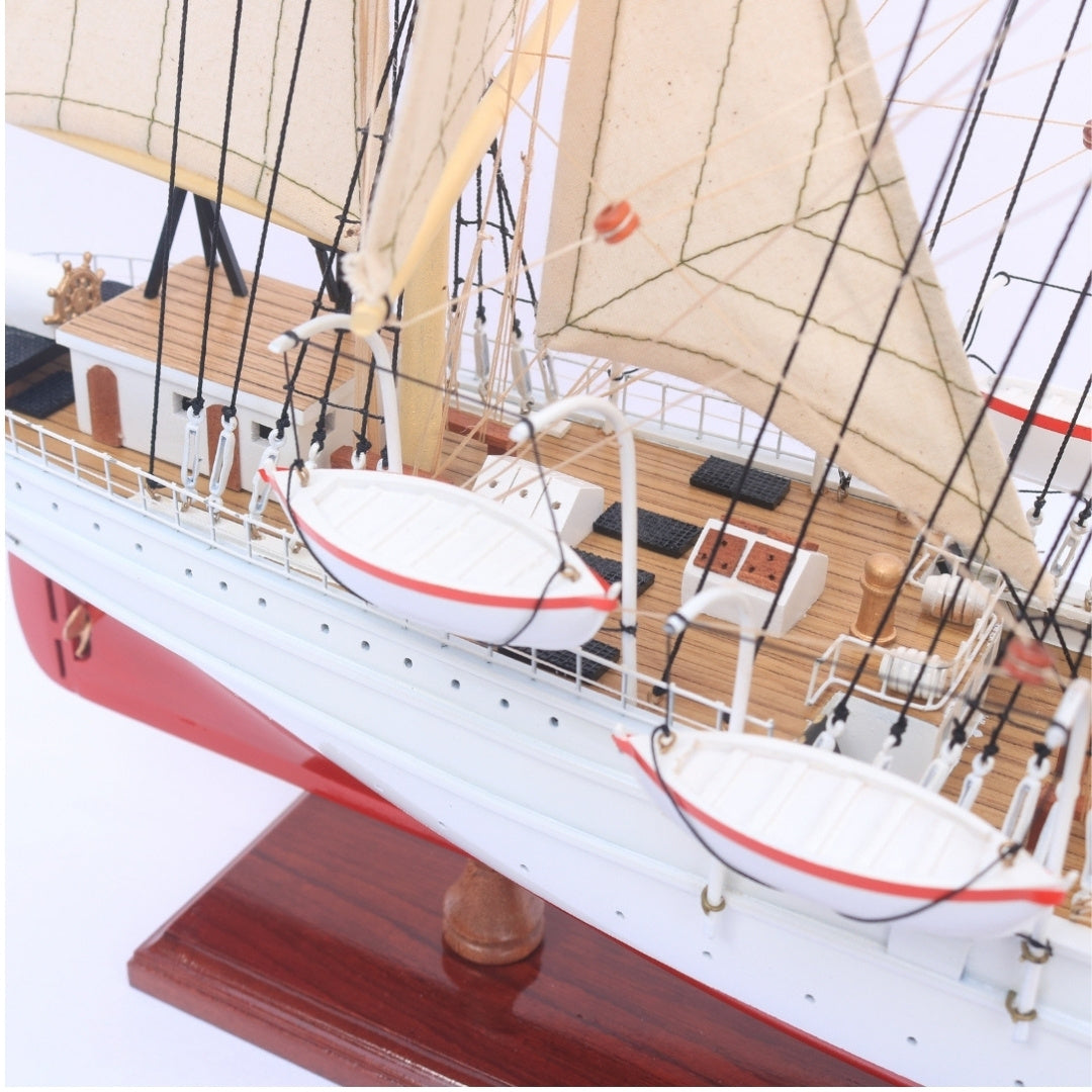 Exklusiv modell av segelfartyget Dar Pomorza 82 cm med möjlighet till personlig gravyr