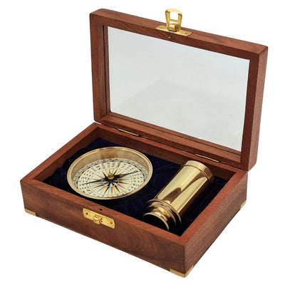 Presentset med mässingskompass och kikare i elegant träask med gravyr