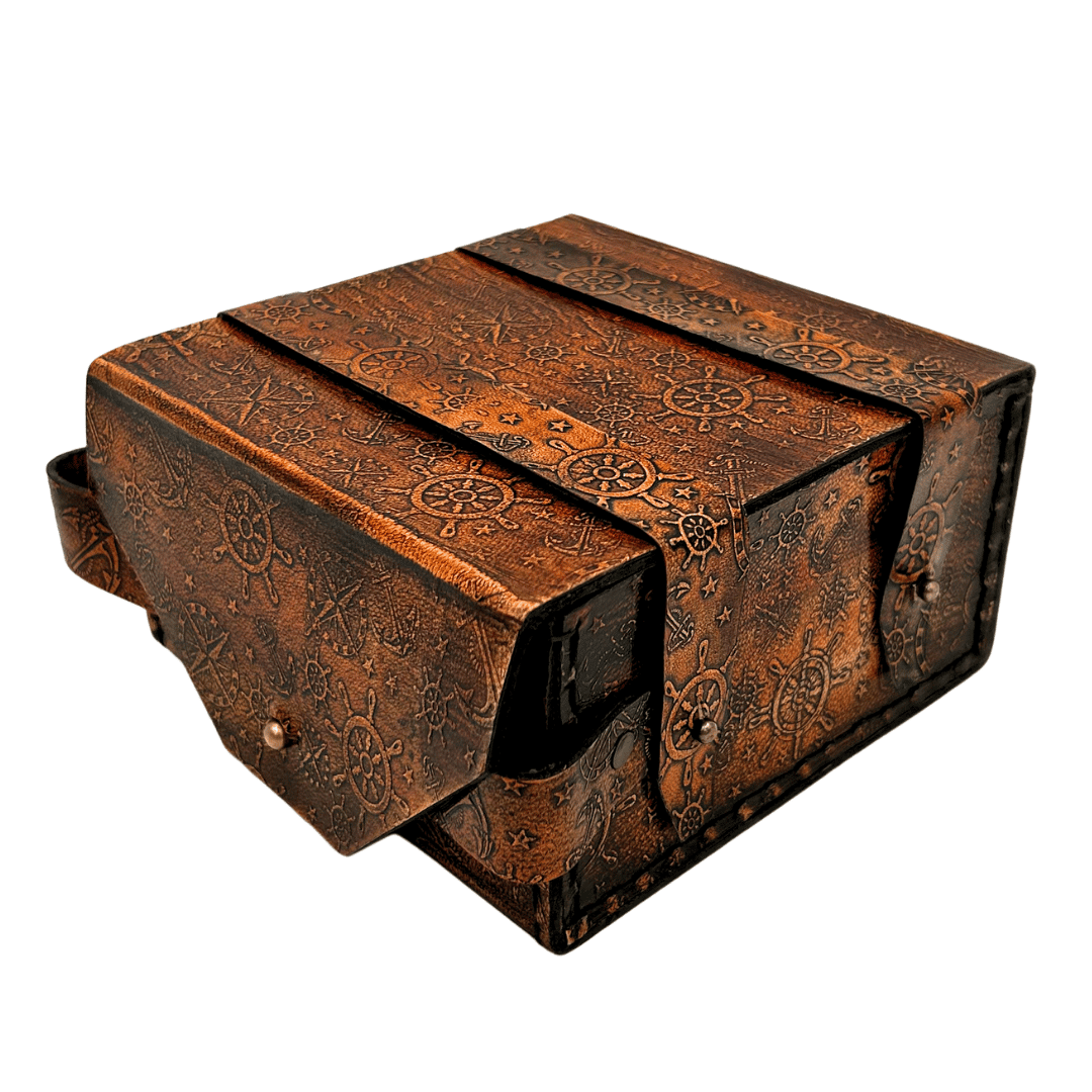 Mässingssekstant i retrostil i läderfodral - elegant navigationsinstrument med gravyrmöjlighet - perfekt present för seglings- och historieälskare - mått 13x12x7 cm