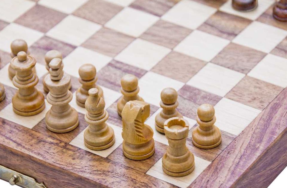 Magnetiskt träschack - strategispel - G201Z