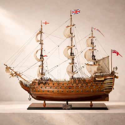 Exklusiv modell av segelfartyget HMS Victory VIC80R