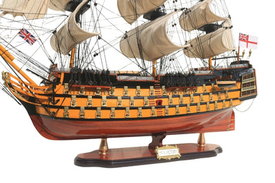 Färdigmonterad modell av segelfartyget HMS Victory 80 cm med möjlighet till personlig gravyr - exklusiv presentdekoration, handgjord av exotiskt trä, hög kvalitet och omsorg om detaljerna