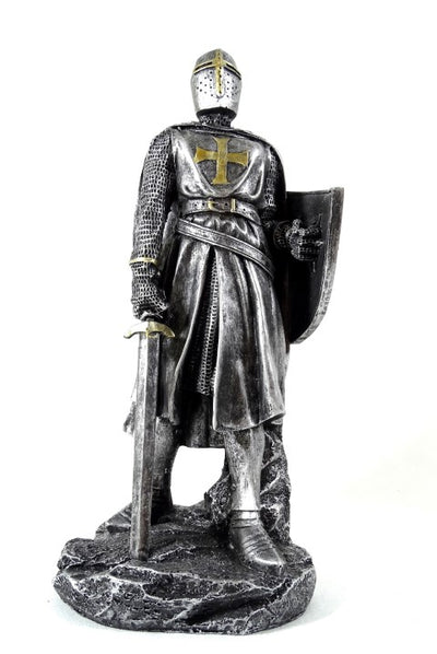 Figur av en korsriddare, 30 cm, med gravyr