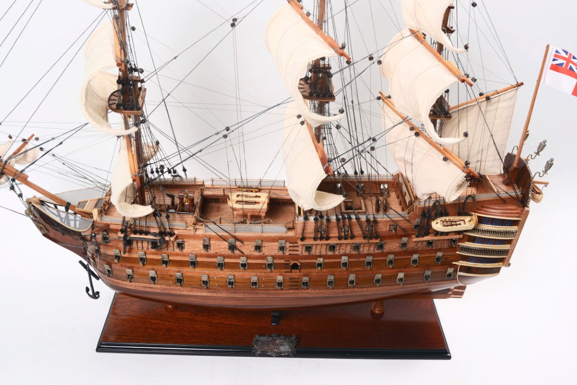 Exklusiv modell av segelfartyget HMS Victory VIC80R