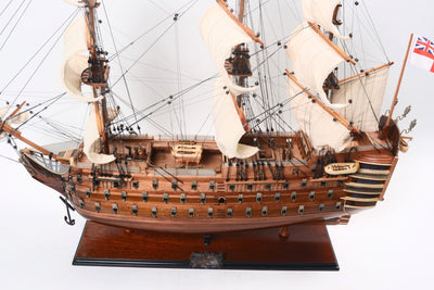 Exklusiv modell av segelfartyget HMS Victory VIC80R