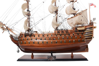 Exklusiv modell av segelfartyget HMS Victory VIC80R