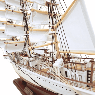 Exklusiv modell av segelfartyget Dar Młodzieży XXL 71 cm, med möjlighet till personlig gravyr