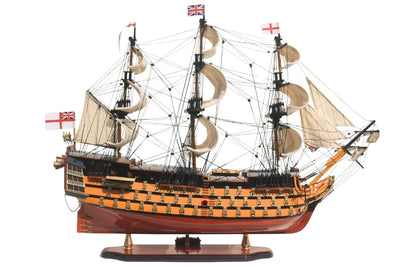 Färdigmonterad modell av segelfartyget HMS Victory 80 cm med möjlighet till personlig gravyr - exklusiv presentdekoration, handgjord av exotiskt trä, hög kvalitet och omsorg om detaljerna