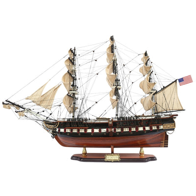 Exklusiv stor modell av segelfartyget USS Constitution 100 cm med möjlighet till personlig gravyr