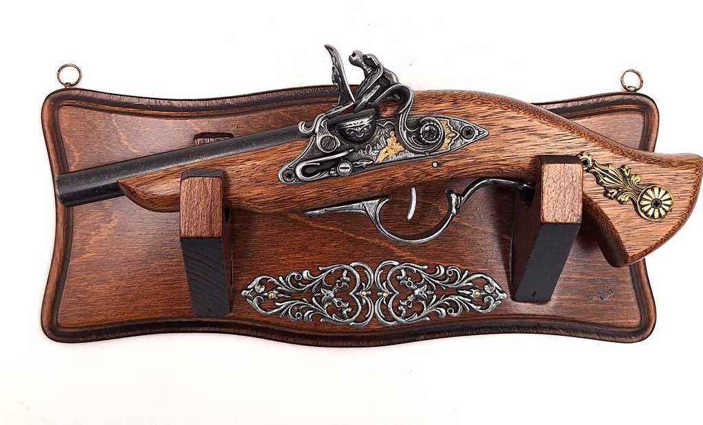 Replika av pistol på upphängare – för upphängning på vägg – TR-239