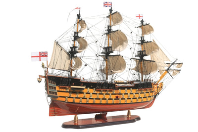 Färdigmonterad modell av segelfartyget HMS Victory 80 cm med möjlighet till personlig gravyr - exklusiv presentdekoration, handgjord av exotiskt trä, hög kvalitet och omsorg om detaljerna