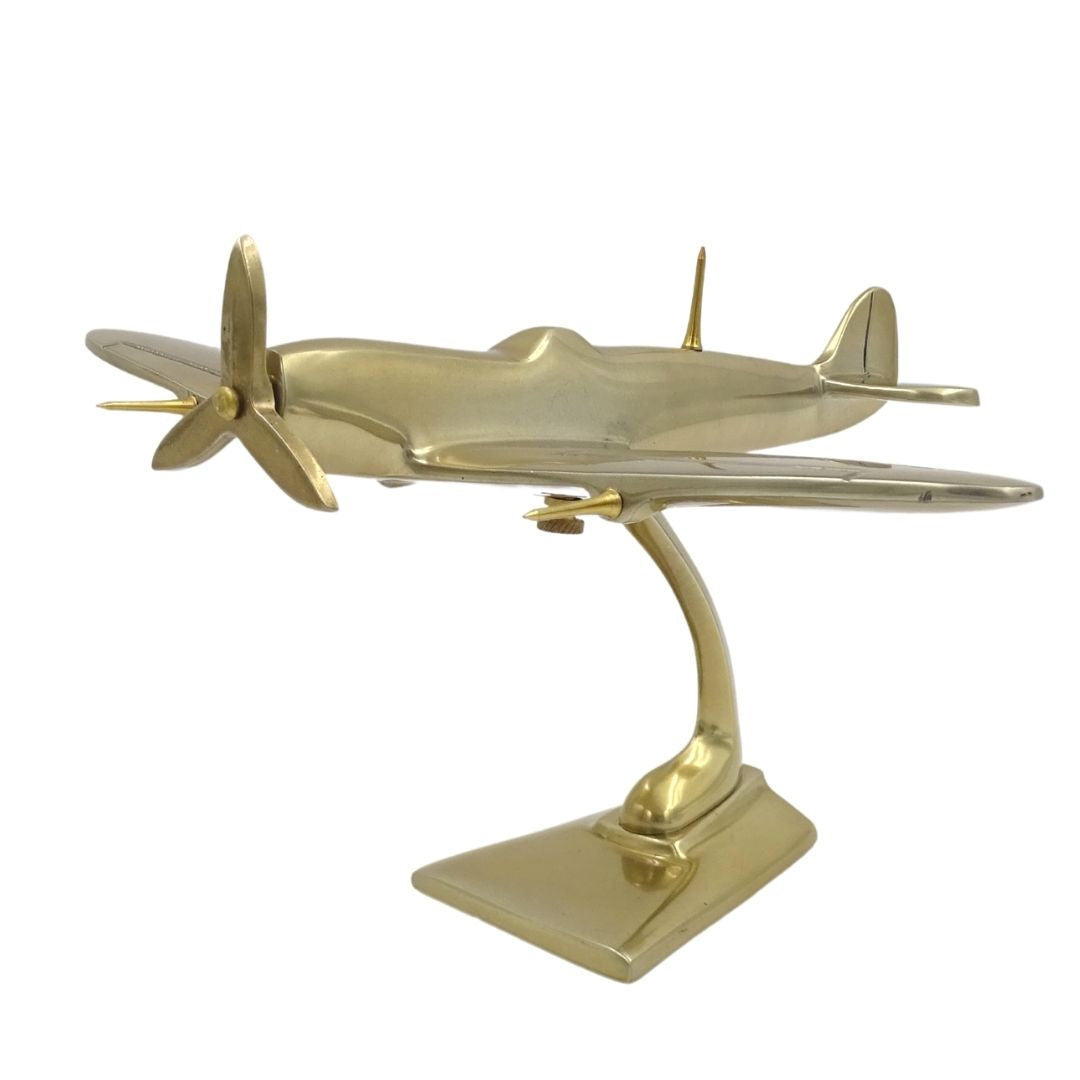 Modell av jaktplanet Spitfire - legendariskt flygplan från andra världskriget – SPIM