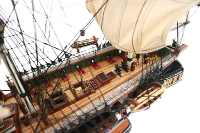 Exklusiv stor modell av segelfartyget USS Constitution 100 cm med möjlighet till personlig gravyr