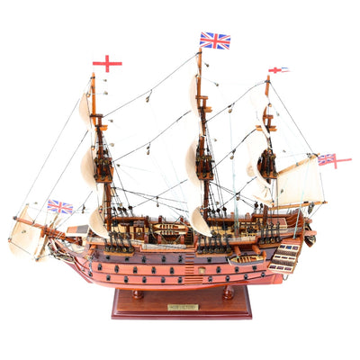 Färdigmonterad modell av segelfartyget HMS Victory 54 cm - handgjord replika med möjlighet till personlig gravyr - perfekt present för seglingsentusiaster - hög kvalitet, elegant träbas