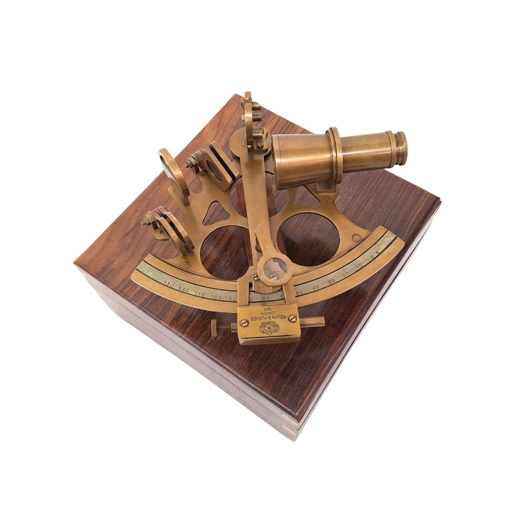 Stor mässingssextant i elegant trälåda med möjlighet till personlig gravyr