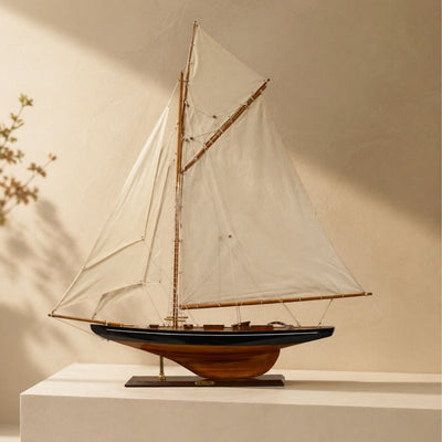 Stor modell av yachten Columbia – Höjd 104cm – COL