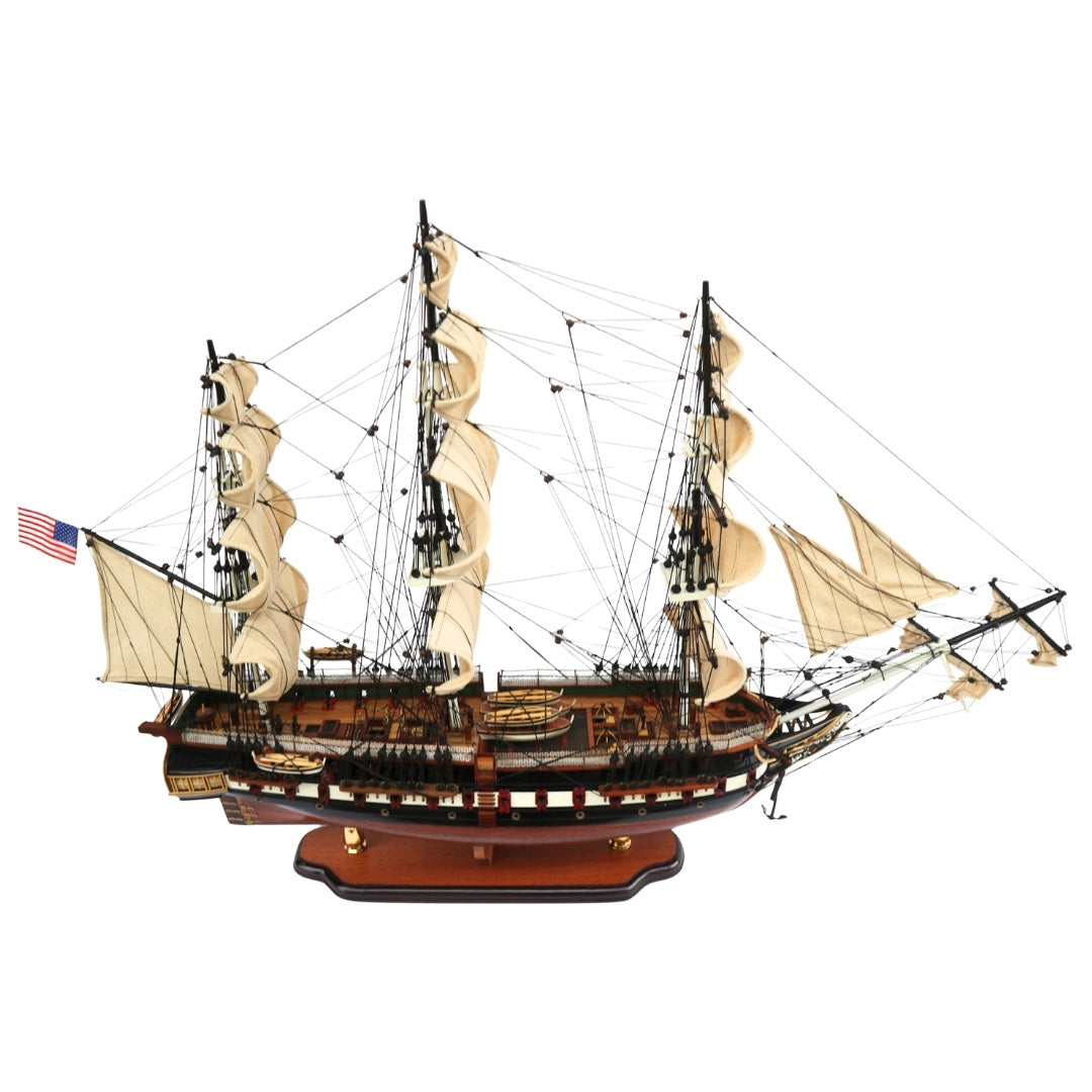 Exklusiv stor modell av segelfartyget USS Constitution 100 cm med möjlighet till personlig gravyr