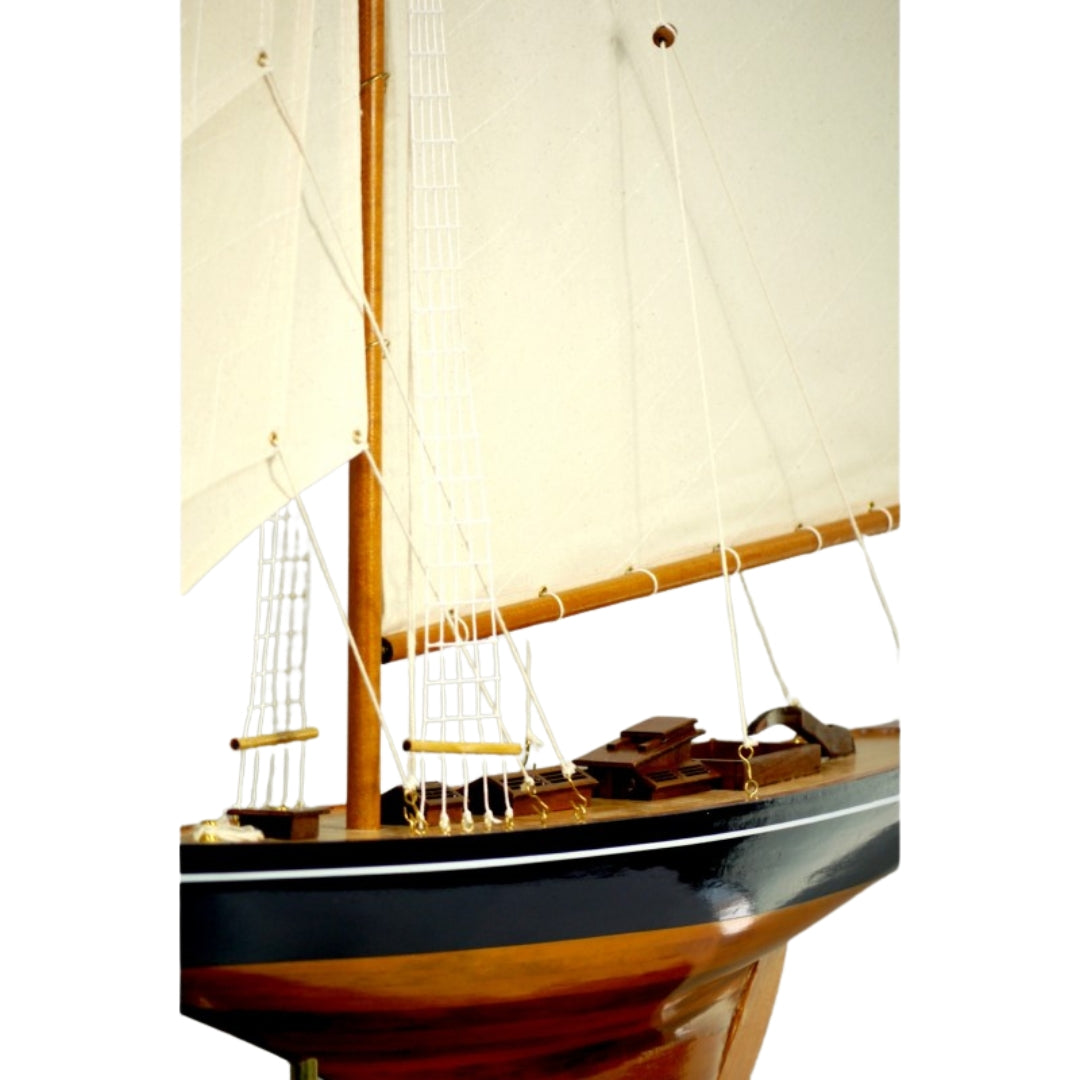 Stor modell av yachten Columbia – Höjd 104cm – COL