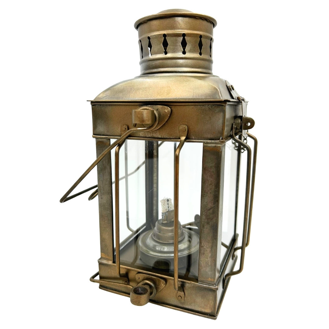 Retro fotogenlampa i stål LT608 i färgen antikmässing med gravyrmöjlighet