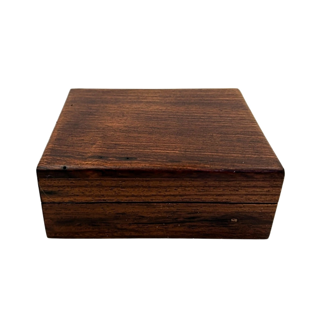 Mässingskompass Dollond i träask med solursfunktion - perfekt som present med möjlighet till gravyr - antik stil, mått 7,5 x 7,5 x 3 cm