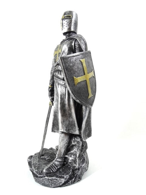 Figur av en korsriddare, 30 cm, med gravyr