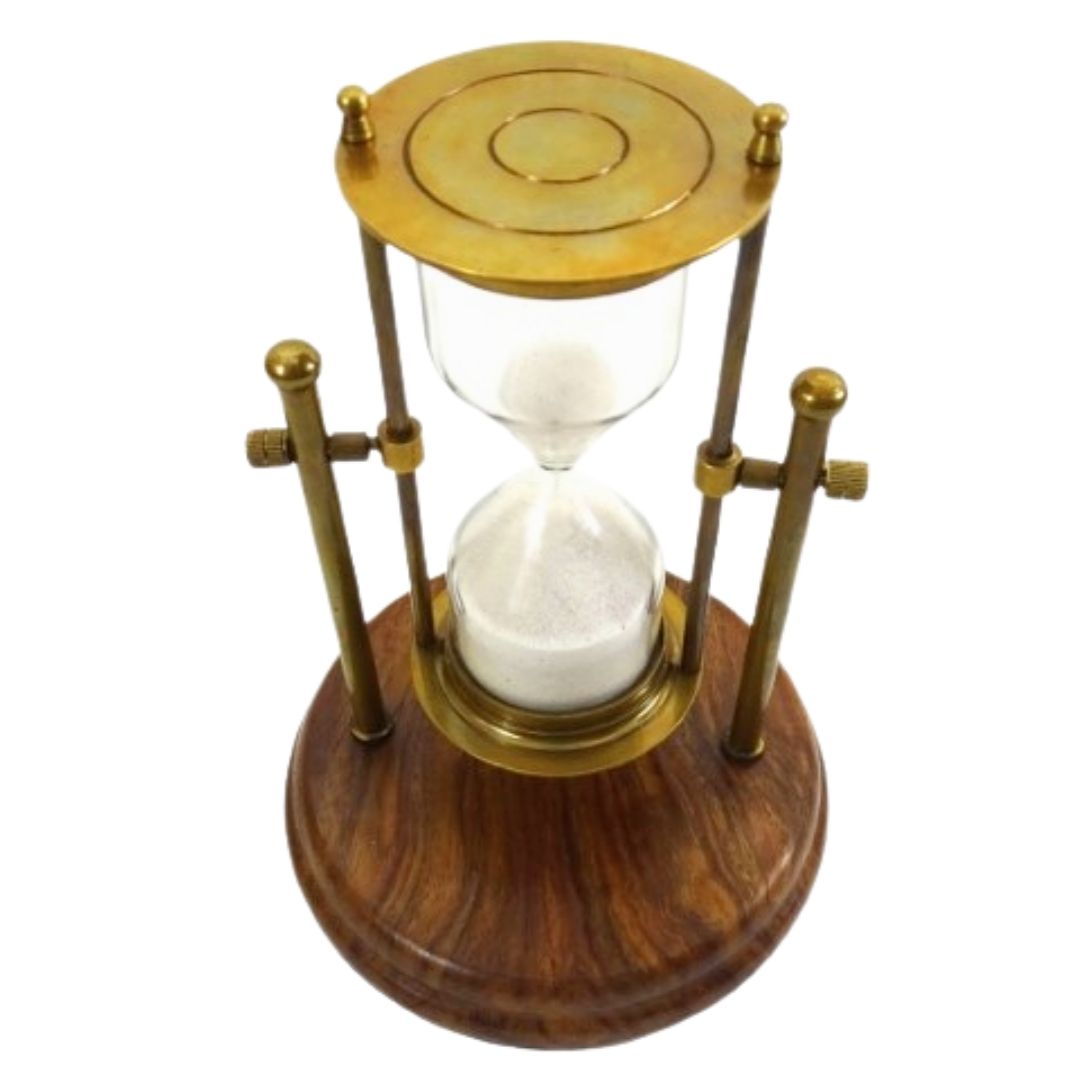 Mässingstimglas TMR-0200 på träfot med möjlighet till personlig gravyr – elegant skrivbordspresent, 20 cm hög, vit sand