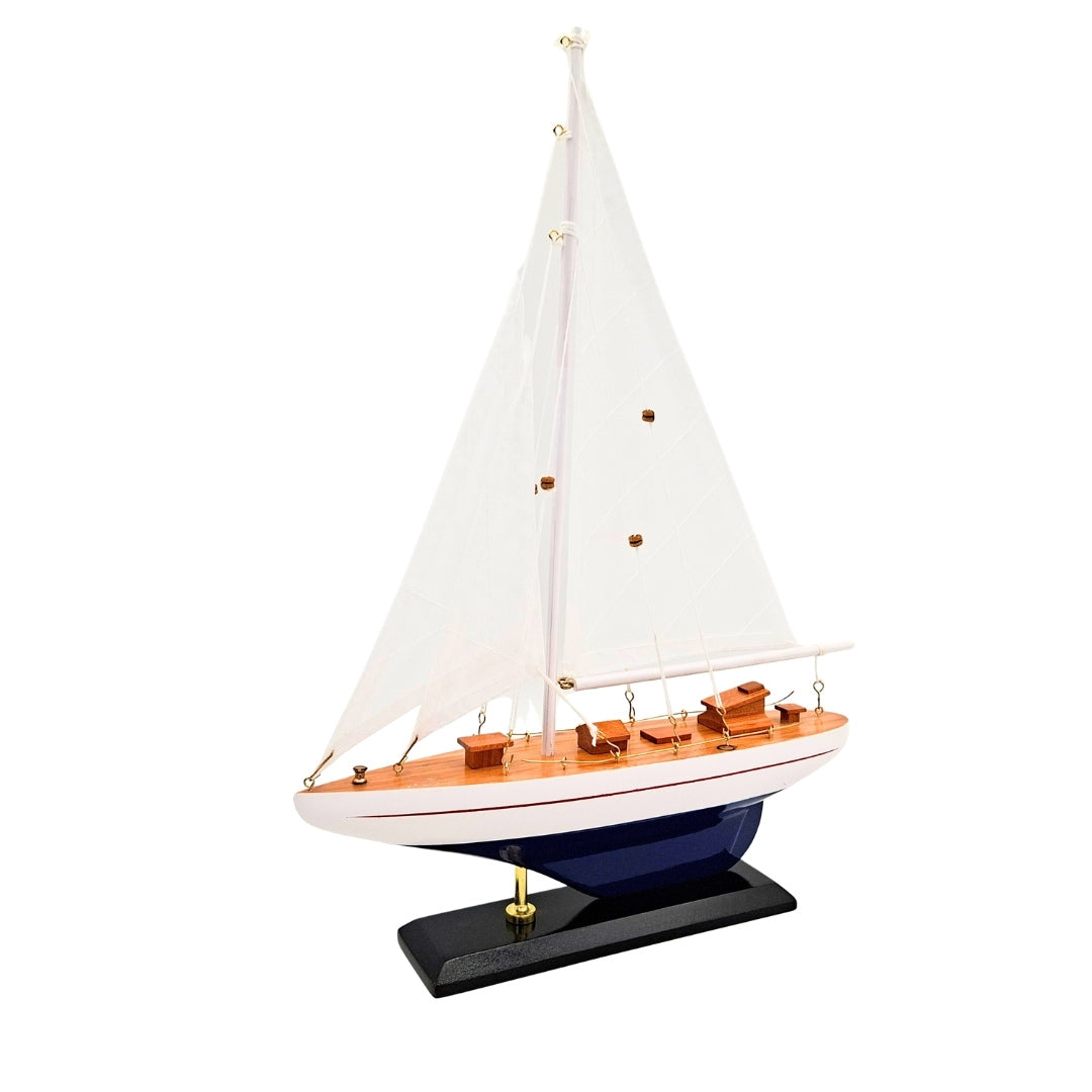 Trämodell av yacht Höjd 42cm – M1
