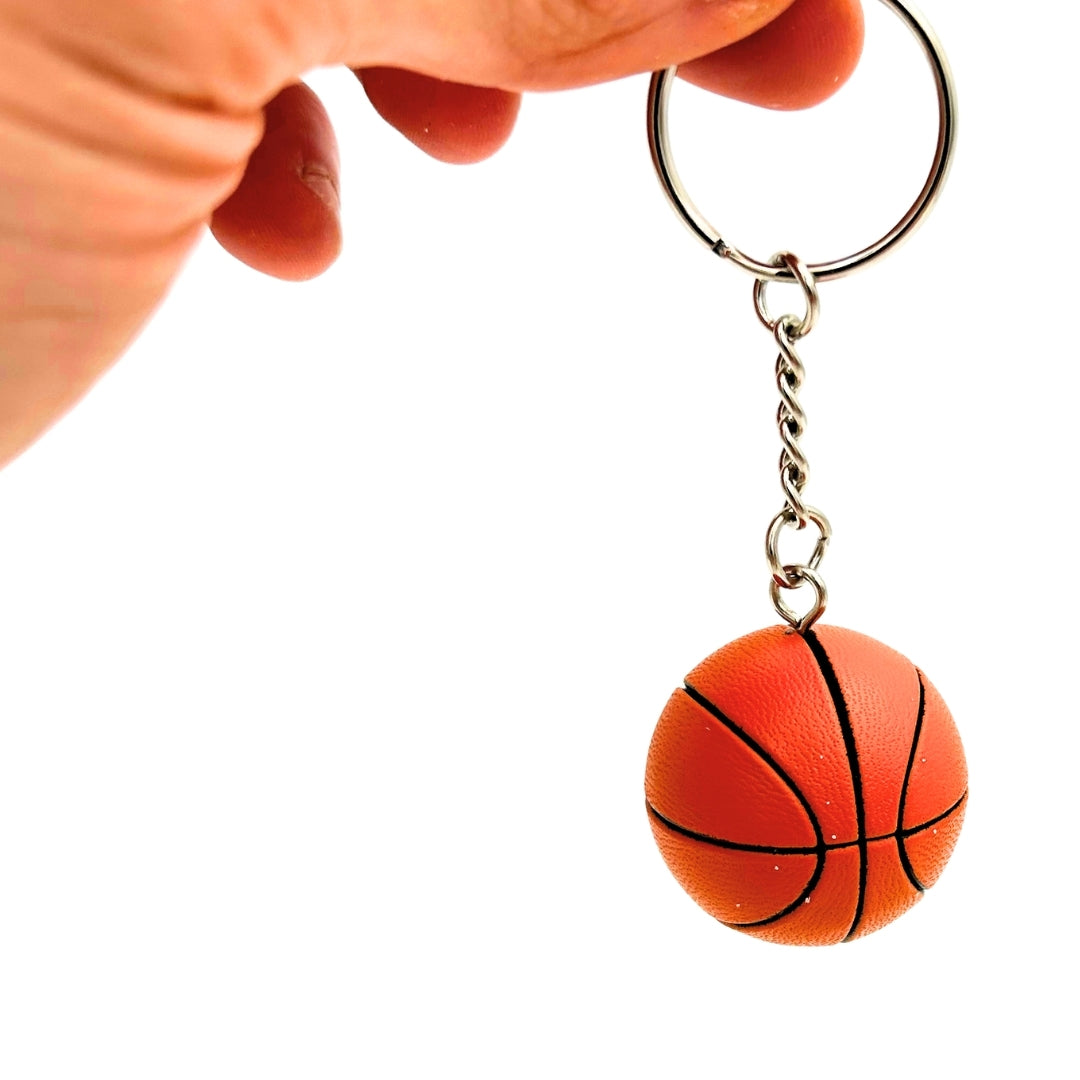 Sportnyckelring med basketboll – present till basketspelare - BBK-001