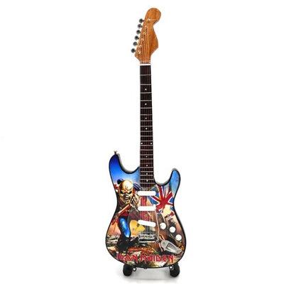 Miniatyrdekorgitarr Iron Maiden ”The Trooper” i mahogny – handgjord prydnad för musikfans