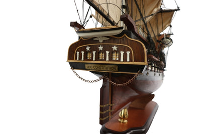 Exklusiv stor modell av segelfartyget USS Constitution 100 cm med möjlighet till personlig gravyr