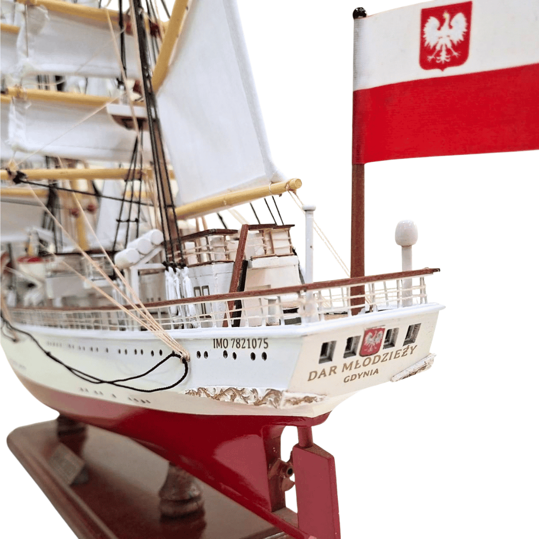 Exklusiv modell av segelfartyget Dar Młodzieży XXL 71 cm, med möjlighet till personlig gravyr