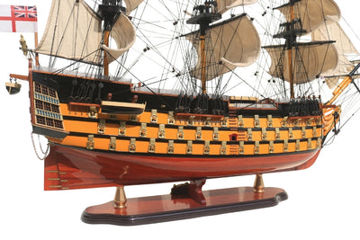 Färdigmonterad modell av segelfartyget HMS Victory 80 cm med möjlighet till personlig gravyr - exklusiv presentdekoration, handgjord av exotiskt trä, hög kvalitet och omsorg om detaljerna