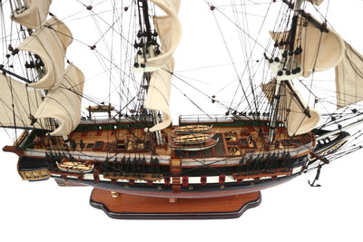 Exklusiv stor modell av segelfartyget USS Constitution 100 cm med möjlighet till personlig gravyr