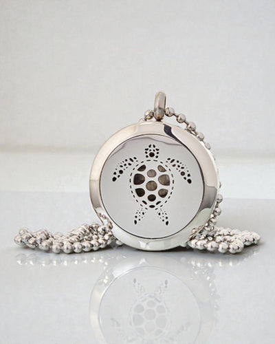 AromaTurtle – aromaterapihalsband med sköldpaddsmotiv 25 mm i rostfritt stål