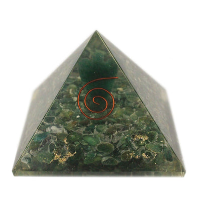 Magisk orgonitpyramid 70 mm - ängel med esoteriska föremål, grönaktigt inre och handgjord finish