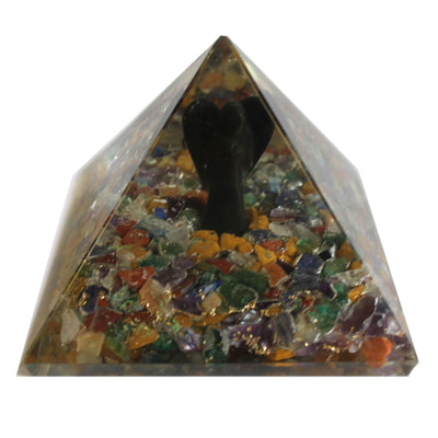 Magisk orgonitpyramid 70 mm - ängel med esoteriska föremål, grönaktigt inre och handgjord finish