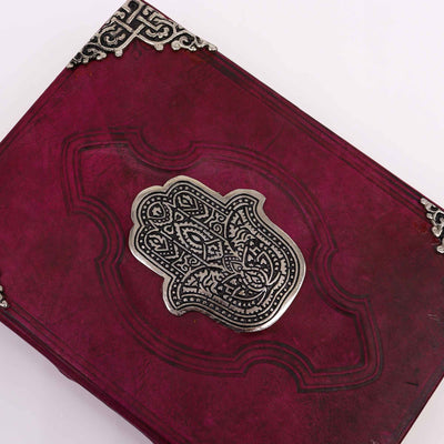 Hefty Red Tan-bok med Hamsa-dekoration