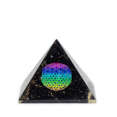 Orgonitpyramid av svart turmalin 5,5x4,5 cm med livets blomma