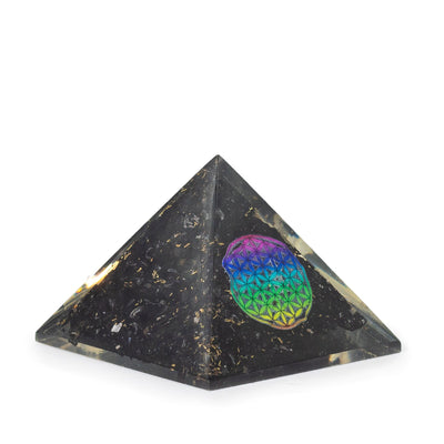 Orgonitpyramid av svart turmalin 5,5x4,5 cm med livets blomma
