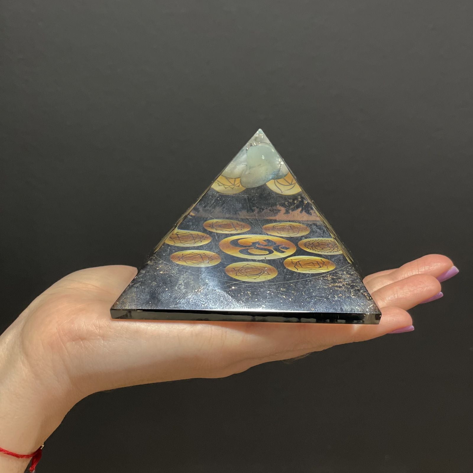 Orgonitpyramid Midnight Om Chakra